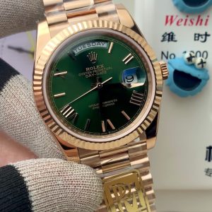 PPM Mods Weighted DD - Ceiling-Level 'Rolex DD Day-Date' PPM's replica redefines the weighted DD version, featuring genuine original molds for strap color, dial color, watch weight, and thickness. The strap incorporates ceramic tubes compatible with authentic models—this is not a compromised replica, but a comprehensive leap in materials and craftsmanship!Rejecting "market-grade" imitations, every gram of weight (precise 209g-212g) and every millimeter of thickness fights for the dignity of the original. Bracelet: Authentic 3mm thickness Weight: Approx. 107g (non-extended) 🈚 Ceramic tube version ±1-2g.Case: Original thickness: 12.3mm (non-thickened) Weight: Original 3255: 102g; Optional 2836: ±1g. Total weight across all models: 209g-212g. ⚠️Excludes diamond-set models. Authentic thickness achieved through monolithic forging of high-density aerospace-grade military alloy, with hardness rivaling 18K gold!Exclusive vacuum ion-plated gold technology delivers a luster infinitely close to 18K gold's signature warm texture, offering scratch resistance and durability. Precisely replicates every link's shape, thickness, and curvature of the genuine strap. Dial: Features original 3D ink, matching the top-tier dial craftsmanship of the factory. Sharp hands, full hour markers, and uniform luminescence.Movement options: Premium Edition 2836 or 3255 integrated movement (±72-hour power reserve) available for your selection!