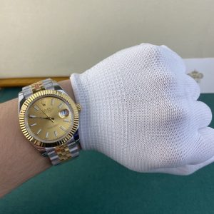 🧧Open all holiday season—in-stock items ship instantly! 🐯 SF Express delivers right to your door! Royal Authentic Photos: Rolex Datejust Two-Tone Open all holiday season—Royal New Year's Greetings piece. Come check it out!