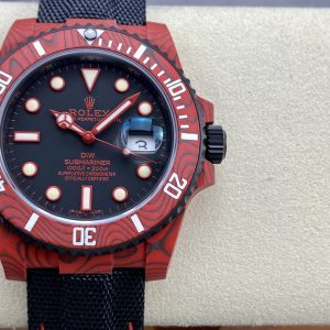 VS Rolex Custom New Model: Red Demon Submariner 1. Compatible with genuine 3135 movement—the ultimate upgrade for authentic modifications. 2. Authentic colored carbon fiber case with stunning, eye-catching hues. Carbon fiber offers unmatched durability against scratches and wear, plus water resistance and color retention—far superior to steel PVD cases.3. Ultra-lightweight at just 62 grams—that's the weight of a single egg. Exceptional wearing comfort. 4. Bezel and crown feature imported super-luminescent coating for intense brightness and long-lasting glow. A true standout in the dark.