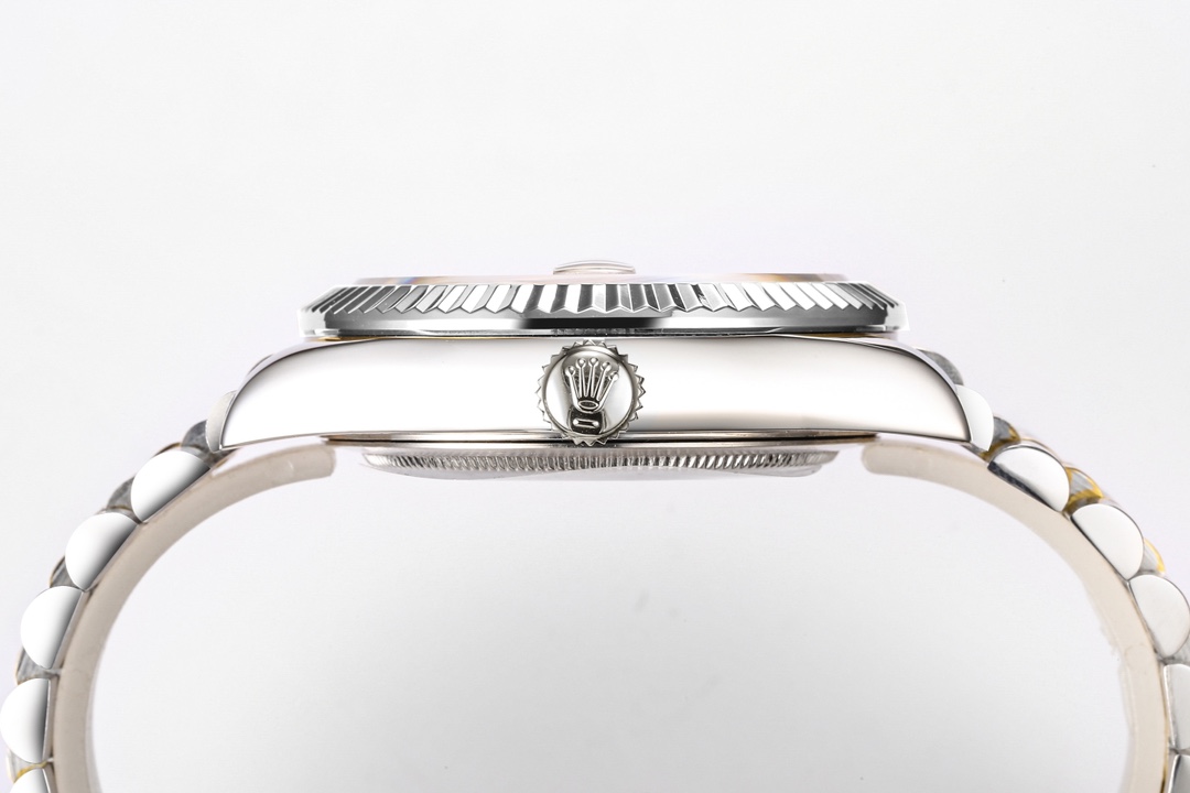 【Factory2022 Masterpiece】Upgraded Rolex Sky-Dweller!Stunning Details: 【Case】42mm diameter, exuding steadfast reliability and regal elegance! Bezel features Rolex's Ring Command triangular grooves, with a rotating outer ring for month adjustment! Scratch-resistant sapphire crystal, anti-reflective convex magnified date window. 【Bracelet】Oystersteel!Triple-link bracelet with Oysterlock clasp and 5mm Easylink extension system. 【Dial】Sunray-brushed finish with red dot month indicator at 12 o'clock. 【Movement】Powered by the automatic mechanical 9001 caliber! 【Functions】Date display / Month display / Annual calendar / Dual time zone! A Factory masterpiece worthy of your collection! - Image 7