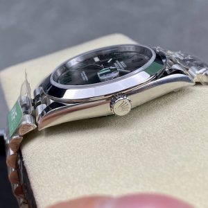 Alternative view of Rolex Green Vine Aperture