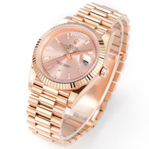 Alternative view of PPM Mods Weighted DD - Ceiling-Level 'Rolex DD Day-Date' PPM's replica redefines the weighted DD version, featuring genuine original molds for strap color, dial color, watch weight, and thickness. The strap incorporates ceramic tubes compatible with authentic models—this is not a compromised replica, but a comprehensive leap in materials and craftsmanship!Rejecting "market-grade" imitations, every gram of weight (precise 209g-212g) and every millimeter of thickness fights for the dignity of the original. Bracelet: Authentic 3mm thickness Weight: Approx. 107g (non-extended) 🈚 Ceramic tube version ±1-2g.Case: Original thickness: 12.3mm (non-thickened) Weight: Original 3255: 102g; Optional 2836: ±1g. Full series total weight: 209g-212g. ⚠️"Excludes diamond-bezel models." Authentic thickness achieved through monolithic forging of high-density aerospace-grade military alloy, hardness rivaling 18K gold!Exclusive vacuum ion-plated gold technology delivers a luster infinitely close to 18K gold's unique warm texture, offering scratch resistance and durability. Precisely replicates every link's shape, thickness, and curvature of the genuine strap. Dial: Features original three-dimensional ink, matching the top-tier dial craftsmanship of the factory. Sharp hands, full hour markers, and uniform luminous coating.Movement options: Premium Edition 2836 or 3255 integrated movement (±72-hour power reserve) available for your selection!