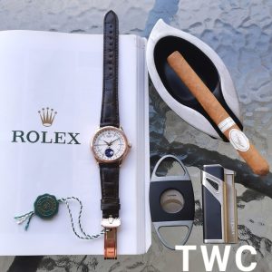 Rolex Cellini Collection Full moon phase depicted with meteorite inlay Crescent moon rendered with silver ring (Aligned with Chinese lunar calendar; two phases complete 59 divisions) Stainless steel case All metal components feature IP gold plating Ensuring color retention and resistance to fading