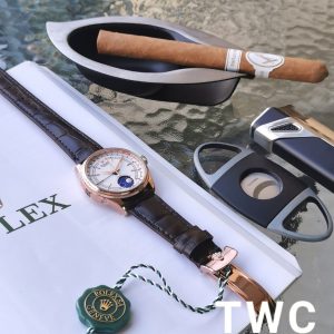 Alternative view of Rolex Cellini Collection Full moon phase depicted with meteorite inlay Crescent moon rendered with silver ring (Aligned with Chinese lunar calendar; two phases complete 59 divisions) Stainless steel case All metal components feature IP gold plating Ensuring color retention and resistance to fading