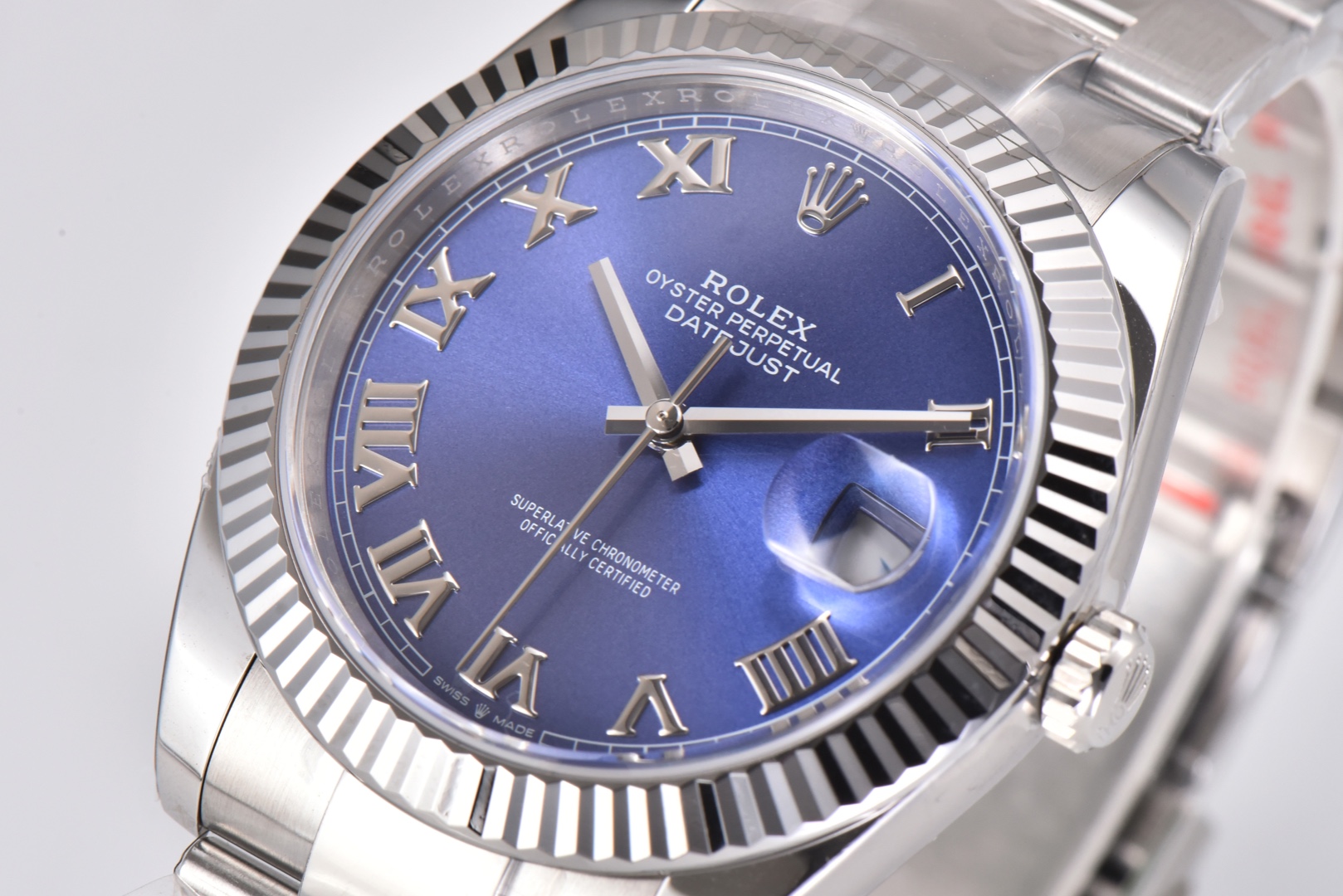 Clean Factory/C Factory Rolex 126334 Datejust 1: Features a 1:1 Super 3235 integrated movement with non-calibre decoration. Extremely stable movement. 2: Entire watch crafted from 904L stainless steel /paired with AR factory steel bracelet and IP vacuum-plated platinum bezel / Free replacement if color fades 3: Dial sunburst pattern nearly identical to genuine 4: Market's only version with authentic calendar font; subsequent 1-31 date displays feature genuine/fake font comparison 5: Only replica achieving luminous hands/indexes in matching color, achieved through third-party manufacturing + self-procured Swiss C1+C3 luminous powder. 6: Indexes/crown logo studs feature full platinum electroplating. Though clean styles are scarce, nearly every piece is a masterpiece. Completely resolves most Datejust pain points on the market—born for perfection. clean-datejust - Image 2