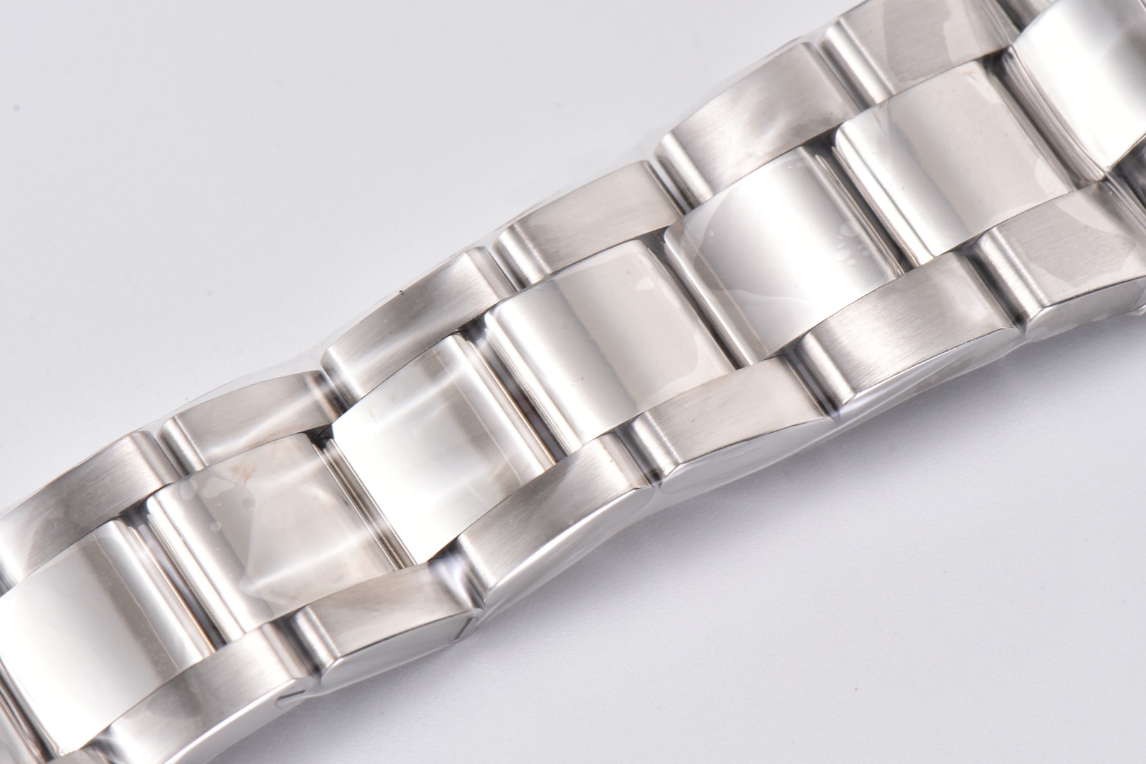 Clean Factory/C Factory Rolex 126334 Datejust 1: Features a 1:1 Super 3235 integrated movement with non-calibre decoration. Extremely stable movement. 2: Entire watch crafted from 904L stainless steel /paired with AR factory steel bracelet and IP vacuum-plated platinum bezel / Free replacement if color fades 3: Dial sunburst pattern nearly identical to genuine 4: Market's only version with authentic calendar font; subsequent 1-31 date displays feature genuine/fake font comparison 5: Only replica achieving luminous hands/indexes in matching color, achieved through third-party manufacturing + self-procured Swiss C1+C3 luminous powder. 6: Indexes/crown logo studs feature full platinum electroplating. Though clean styles are scarce, nearly every piece is a masterpiece. Completely resolves most Datejust pain points on the market—born for perfection. clean-datejust - Image 8