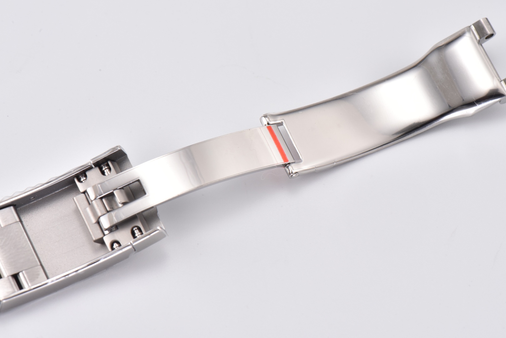 Clean Factory/C Factory Rolex 126334 Datejust 1: Features a 1:1 Super 3235 integrated movement with non-calibre decoration. Extremely stable movement. 2: Entire watch crafted from 904L stainless steel /paired with AR factory steel bracelet and IP vacuum-plated platinum bezel / Free replacement if color fades 3: Dial sunburst pattern nearly identical to genuine 4: Market's only version with authentic calendar font; subsequent 1-31 date displays feature genuine/fake font comparison 5: Only replica achieving luminous hands/indexes in matching color, achieved through third-party manufacturing + self-procured Swiss C1+C3 luminous powder. 6: Indexes/crown logo studs feature full platinum electroplating. Though clean styles are scarce, nearly every piece is a masterpiece. Completely resolves most Datejust pain points on the market—born for perfection. clean-datejust - Image 9