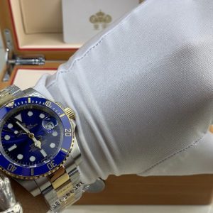 Royal Authentic Footage: Rolex Submariner Men's Watch in Two-Tone Blue and Gold - Video Appreciation