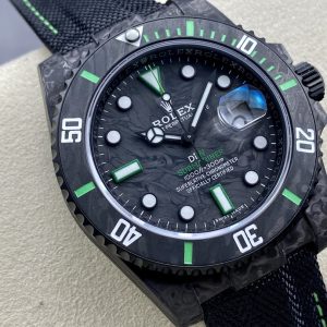 Alternative view of VS Factory's Market-Leading Version: The Latest! Lightest! Brightest! Rolex Carbon Sea-Dweller Submariner Series Watch! 40mm 3135 Movement 1⃣️ Features an innovative super-luminescent design: "Super-luminescent crown and bezel markers."2⃣️ All genuine components are interchangeable with replacement parts, offering exceptional versatility and value. Truly interchangeable with the original. VS Factory's Masterpiece—welcome fellow watch enthusiasts to appreciate!