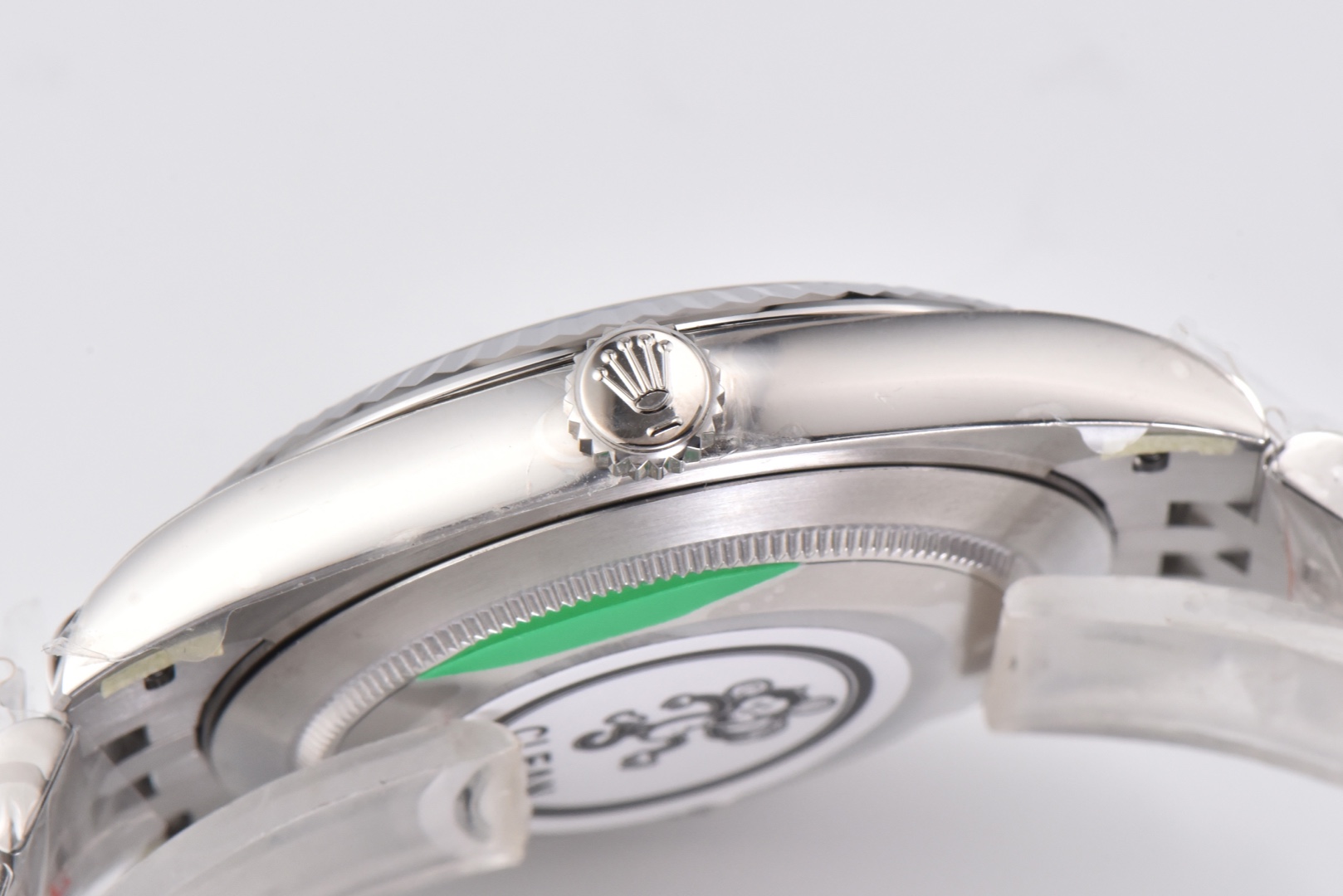 Clean Factory/C Factory Rolex 126334 Datejust 1: Features a 1:1 Super 3235 integrated movement with non-calibre decoration. Extremely stable movement. 2: Entire watch crafted from 904L stainless steel /paired with AR factory steel bracelet and IP vacuum-plated platinum bezel / Free replacement if color fades 3: Dial sunburst pattern nearly identical to genuine 4: Market's only replica with authentic calendar font; subsequent 1-31 date fonts individually verified against genuine 5: Only replica achieving matching luminous hands/indexes in matching color—all processed by third-party factories + self-sourced Swiss C1+C3 luminous powder. 6: Indexes/crown logo studs feature full platinum electroplating. Though clean styles are scarce, nearly every piece is a masterpiece. Completely resolves most Datejust pain points—crafted for perfection. clean-datejust - Image 3