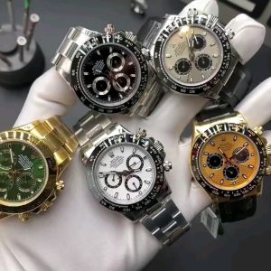 Countdown to the holidays ⌚️ Still haven't gotten yours? Hurry up, friends! [Teasing][Teasing] Bring home a watch you love for the New Year celebrations! 🧨