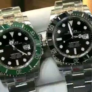 Hurry up and buy that watch! The Lunar New Year is just over a month away. In another ten days or so, shipping services will start shutting down one by one. Then, even if you have the money and I have the goods, the couriers won't be able to deliver them. [pout]