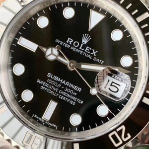 Alternative view of The Black Water Ghost Submariner is here.