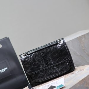 Alternative view of 【Genuine Leather】Medium Size 28cm_#Black Silver Chain# The new version of Niki is more practical, featuring an additional D-ring on each side compared to the original design. This extra manufacturing step enhances its load-bearing capacity! Genuine Leather P1030 【Matching Packaging】 Model: 633158 Genuine Leather Dimensions: 28x20.5x8.5cm