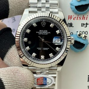 SC FACTORY Rolex Oyster Perpetual Datejust Series 41MM Features the latest version 3235 integrated movement with 72-hour power reserve Constructed with stable and reliable core technology 904L stainless steel case High-definition sapphire crystal with 2.5x magnified mineral crystal, three-dimensional hands. Dial features embossed printing with clear, curved edges and chamfered indices, plus ice-blue Swiss-imported super-luminescent coating.Both case and bracelet are crafted from 904L stainless steel (AR Factory). The bracelet offers interchangeable five-link and flat-link options. All components are manufactured by premium factories, achieving perfect alignment with the genuine article. Accessories are fully interchangeable with authentic parts. Its clean, minimalist design suits both daily wear and business settings! Meticulous polishing details ensure exquisite aesthetics, with flawless integration to the case. The overall quality is impeccable. We welcome connoisseurs to appreciate its craftsmanship.