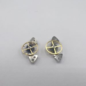 Left: (Authentic) --- Right: (Shanghai 4131) Detailed comparison of genuine vs. replica images for the Shanghai-molded Rolex in-house multifunction chronograph movement 4131. The 4131 movement is manufactured by Shanghai 4130, featuring a 75-hour power reserve. Movement finishing/plating/engraving/assembly are independently completed by Factory C.Therefore, strictly speaking, the Shanghai 4131 movement is a collaborative effort between Shanghai and Clean. Numerous issues present in the previous Shanghai 4130—such as movement stability, chronograph reset failure, rough finishing, incorrect dimensions, winding feel, and rotor noise—are all perfectly resolved in the 4131.Additionally, Clean exclusively contracts the Shanghai 4131 movement. Visual comparisons reveal that disassembled genuine 4131 and SH 4131 movements share identical appearance and dimensions, though minor differences exist in certain shock absorber stones.It's crucial to emphasize that the previous Shanghai 4130 movement and this 4131 belong to entirely different tiers of quality in every detail. A limited number of pre-release samples have already been distributed, receiving excellent feedback from clients. Of course, this 4131 still requires market validation—we ask for your patience, and it will surely deliver a pleasant surprise. The engraving shown in the images is a preliminary version; the final production batch will be much closer to the authentic design. Overall, the level of replication is exceptionally high.