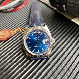 Alternative view of Three-tone leather belt, suitable for both men and women, a highly stylish leather belt option.