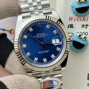 Alternative view of SC FACTORY Rolex Oyster Perpetual Datejust Series 41MM Features the latest version 3235 integrated movement with 72-hour power reserve Constructed with stable and reliable core technology 904L stainless steel case High-definition sapphire crystal paired with 2.5x magnified mineral crystal, three-dimensional hands. Dial features embossed printing with clear, curved edges and beveled hour markers, enhanced with ice-blue Swiss-imported super-luminescent coating.Both case and bracelet are crafted from 904L stainless steel (AR Factory). The bracelet offers interchangeable five-link and flat-link options. All components are manufactured by premium factories, achieving perfect alignment with the genuine article. Accessories are fully interchangeable with authentic parts. Its clean, minimalist design suits both daily wear and business settings! Meticulous polishing details ensure exquisite aesthetics, with flawless integration to the case. The overall quality is impeccable. We welcome connoisseurs to appreciate its craftsmanship.