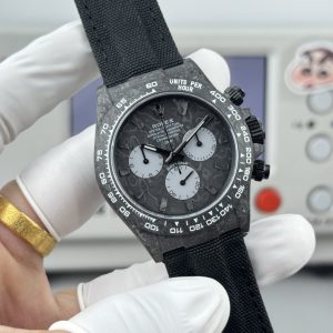 Alternative view of TW+ Daytona Series Carbon Fiber Luminous Case Custom Edition. This timepiece offers lightweight comfort with a rugged exterior, featuring a unique carbon fiber pattern on every case.                          【Case】Dimensions: 40mm x 12.4mm. TW Factory masterfully crafts the distinctive allure of carbon fiber Rolex.Exclusively in the market, the entire case, bezel, and caseback are crafted from high-composite carbon fiber and ultra-strong luminous powder. Details are meticulously hand-beveled and polished, delivering exceptional texture.                  【Bracelet Clasp】The strap is crafted from synthetic fiber weave, offering breathable comfort and a soft texture.                       【Movement】Features the latest precise and mature 4801 movement (same functionality and thickness as the 4130), perfectly delivering powerful functions—the ultimate value for money!!!