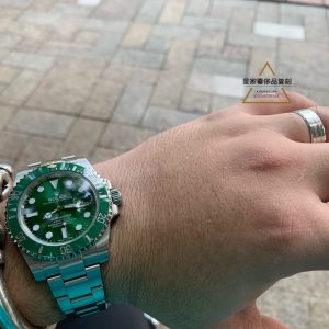 Sunshine is shining bright, I'm rocking my own style, Green Submariner!