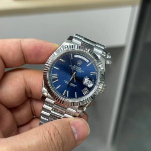 Alternative view of Blue-Dial Dual Calendar Log