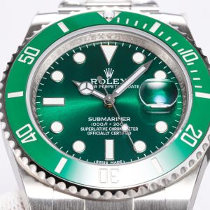 Alternative view of Black Ghost 1500, Green Ghost 1600 EW Factory V2 Premium Sub-High-End 3135 Movement [Genuine Movement, Not a Sandwiched Movement; Time Adjustment Direction Matches Authentic] Updated Features: 1. Finer engraving texture on the inner bezel. 2. More refined white gold bezel markers with reduced granularity and color closer to authentic.3. Bezel engraving upgraded to match genuine technique, revealing distinct inner and outer engraving lines. 4. Sapphire crystal edges feature smoother chamfers. 5. Dial lettering reprinted. 6. Bracelet edge polishing enhanced.7. The inner side of the Submariner extension clasp now features black ceramic beads identical to the genuine version when opened. 8. The Rolex pattern on the inner side of the clasp has been polished, matching the latest genuine version. 9. The luminous pearl has been upgraded. The metal part of the luminous pearl now has internal beveling, and its appearance matches the genuine version. EW production, guaranteed premium quality.