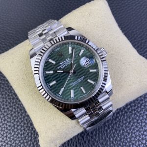 Alternative view of Clean Factory/C Factory 126334  41mm Checkered Dial Datejust  A Blessing for Small Wrists  3-Bead/Bracelet Style This release features the 41mm Datejust, a perfect 1:1 replica molded with the 3235 movement. First-time offerings in blue/black/green/white Roman numerals—all authentic replica molds. Maintains the quality of C Factory's previous 41mm Datejust releases.A series of authenticity comparisons will follow. For the green Datejust color, refer to the 41mm green authenticity comparison. The case and bracelet remain crafted from 904L stainless steel. The highly anticipated Palm Leaf dial will be released soon—stay tuned!