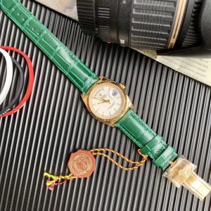 Three-tone leather belt, suitable for both men and women, a highly stylish leather belt option.