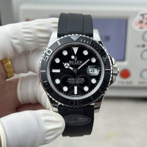 "N+" Rolex Yacht-Master Series / 42mm case diameter / Powered by the 3235 integrated movement / Free rubber strap with purchase. C/Vs factory quality. C factory with random serial numbers. (Top-tier C-grade, C factory/Vs factory alternatives!)