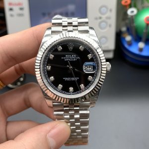 ew factory 2020 masterpiece v3 upgrade edition Authentic mold-based production Highest-grade replica Rolex 3235 automatic mechanical movement Datejust series 126331 men's Datejust watch! 41mm diameter, 11.7mm thickness 16-month R&D cycle! Key upgrades include:1. Case diameter matches the latest 3235 series at 41mm. 2. Bracelet end links replicate the genuine design with a complex 5-piece assembly, achieving seamless interlocking between bracelet and case.3. Case thickness and curvature match the authentic version. 4. The clasp incorporates a spring mechanism, with font size and craftsmanship identical to the original. 5. The case side features an anti-counterfeiting QR code, and the caseback includes a verification QR code. 6. The case number 126331 is engraved on the case where it meets the bracelet, matching the authentic version.7. The inner bezel is engraved with a serial number matching the warranty card, adhering to the genuine "one watch, one card, one code" principle (absolutely non-repeating). 8. Includes a complete set of original accessories (warranty card, instruction manual, model barcode matching the genuine article). Full packaging identical to the authentic product! A work of sincerity, genuine inside and out, uniquely crafted! Welcome all watch enthusiasts to appreciate!