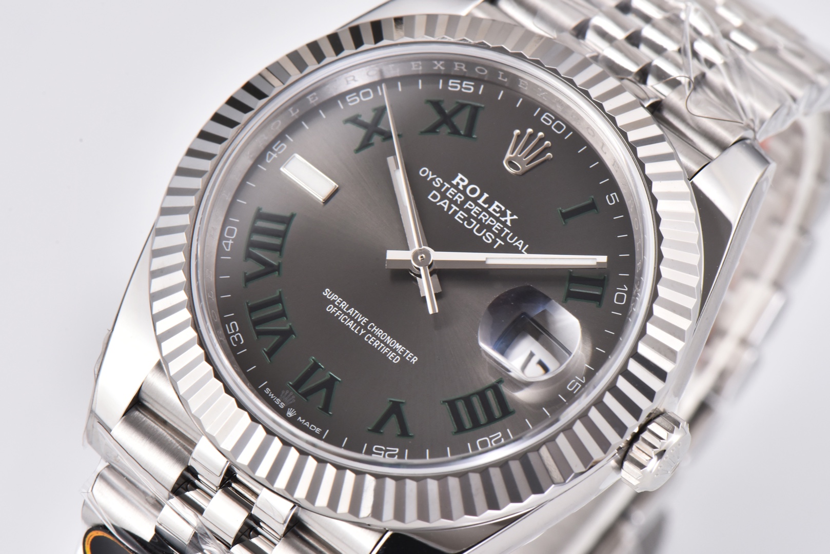 Clean Factory/C Factory Rolex 126334 Datejust 1: Features a 1:1 Super 3235 integrated movement with non-calibre decoration. Extremely stable movement. 2: Entire watch crafted from 904L stainless steel /paired with AR factory steel bracelet and IP vacuum-plated platinum bezel / Free replacement if color fades 3: Dial sunburst pattern nearly identical to genuine 4: Market's only replica with authentic calendar font; subsequent 1-31 date displays feature genuine/replica font comparison 5: Only replica achieving matching luminous hands/indexes in matching color, achieved through third-party manufacturing + self-sourced Swiss C1+C3 luminous powder. 6: Indexes/crown logo studs feature full platinum electroplating. Though clean styles are scarce, nearly every piece is a masterpiece. Completely resolves most Datejust pain points on the market—born for perfection. clean-datejust - Image 2