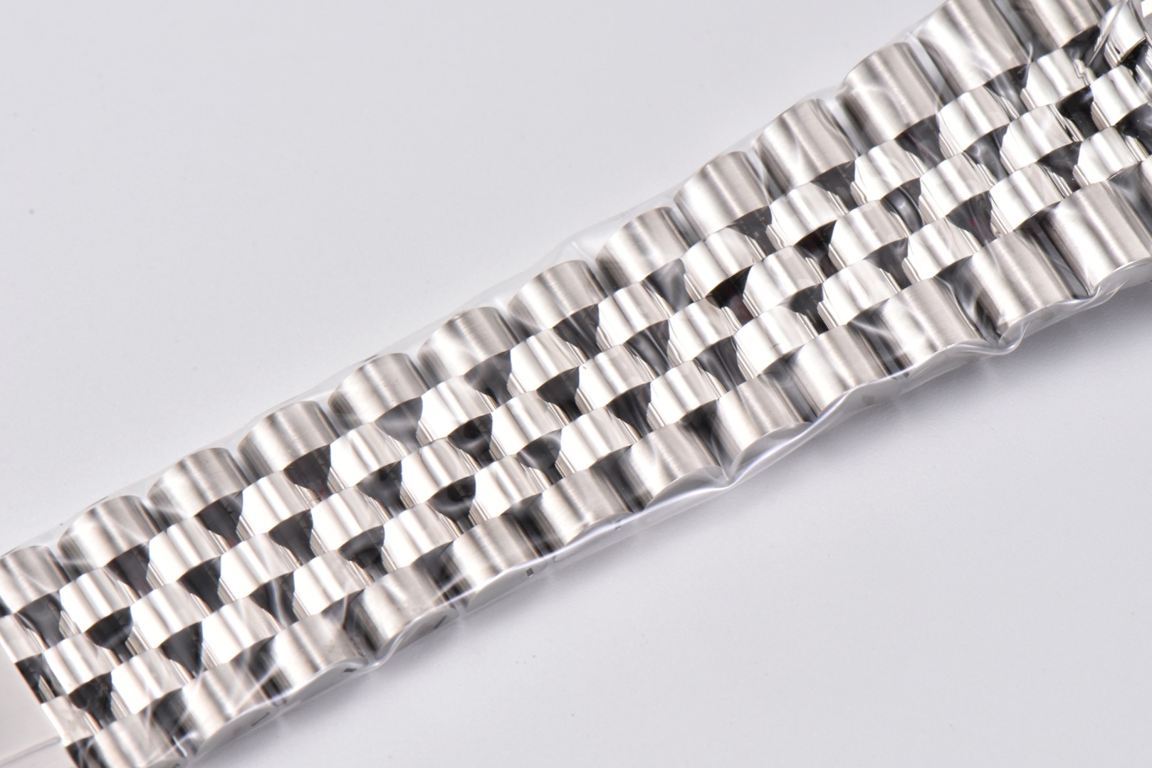 Clean Factory/C Factory Rolex 126334 Datejust 1: Features a 1:1 Super 3235 integrated movement with non-calibre decoration. Extremely stable movement. 2: Entire watch crafted from 904L stainless steel /paired with AR factory steel bracelet and IP vacuum-plated platinum bezel / Free replacement if color fades 3: Dial sunburst pattern nearly identical to genuine 4: Market's only replica with authentic calendar font; subsequent 1-31 date displays feature genuine/replica font comparison 5: Only replica achieving matching luminous hands/indexes in matching color, achieved through third-party manufacturing + self-sourced Swiss C1+C3 luminous powder. 6: Indexes/crown logo studs feature full platinum electroplating. Though clean styles are scarce, nearly every piece is a masterpiece. Completely resolves most Datejust pain points on the market—born for perfection. clean-datejust - Image 7