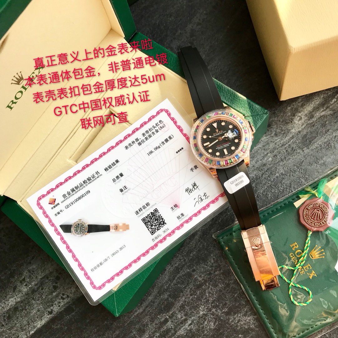 Rolex, sweetie! We've replaced the colored diamonds on the case with Swarovski crystals—the effect rivals the original! A truly gold watch has arrived! Fully plated in 18k rose gold! When it comes to the most popular model in the Yacht-Master series, it's undoubtedly the 116655 with Oysterflex bracelet—commonly known as the "Gold Yacht-Master."This watch boasts a luxurious design featuring an 18k rose gold case and a Cerachrom black ceramic bezel, making it highly appealing. The 40mm dial includes a magnified date window for easy reading.The patented Oysterflex bracelet incorporates elastic titanium-nickel alloy links internally, connecting to the case and Oysterlock clasp, while externally wrapped in high-performance black rubber. This superior texture ensures exceptional comfort. Rolex's reputation as a "timeless investment" stems not only from its durability and remarkable value retention but also its industry-leading precision.This Yacht-Master is powered by a genuine Swiss ETA movement, backed by a lifetime warranty! Rolex's iconic design and masterful craftsmanship are highly sought after in the market. The Yacht-Master represents a premium sports watch category, with an official retail price in China reaching 195,100 yuan.True to its Yacht-Master name, it exudes a sense of distinguished prestige. Includes an extra rubber strap! Shipped with full packaging! - Image 2