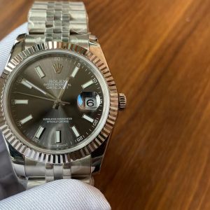 Today's Recommendation: [High-Quality] Rolex Datejust 41mm Oystersteel with Oysterlock Clasp and 5mm Easylink® Extension System Water Resistance: 100 meters Watch Material Case Material: 904L stainless steel (Oystersteel)Triple-groove fluted bezel Dial Material: Diamond-set Crystal Material: Scratch-resistant sapphire crystal with anti-reflective coating Convex magnified date window Crown Material: Screw-down Twinlock double waterproof system Bracelet Material: 904L stainless steel (Oystersteel); Jubilee