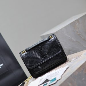 Alternative view of 【Genuine Leather】Small Size 22cm_#Black Gold Chain# The new version of Niki is more practical, featuring an additional D-ring on each side compared to the original design. This extra manufacturing step enhances its load-bearing capacity! Genuine Leather P950 【Matching Packaging】 Model: 633151 Genuine Leather Dimensions: 22×16.5×12cm