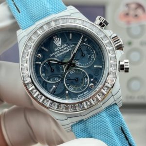 TW Factory ROLEX Cosmograph Daytona Carbon Fiber Custom Edition. This timepiece offers lightweight comfort while maintaining a robust exterior. Each watch features a uniquely patterned carbon fiber material. 【Case】 Dimensions of 40x12.4mm perfectly match the original. TW Factory masterfully crafts the distinctive character of carbon fiber Rolex watches.Exclusively in the market, the entire case, bezel, and caseback are crafted from high-composite carbon fiber and ultra-bright luminous powder. Details undergo hand-polished chamfering for exceptional texture. 【Bracelet Clasp】The strap features a hand-woven synthetic fiber band, offering breathable comfort and soft texture. 【Movement】Equipped with the latest precise and mature 4802 movement, it perfectly delivers powerful functionality—the ultimate value for money!!!