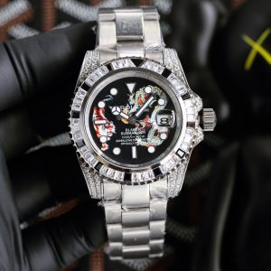 🎩New Arrival: Rolex's Ultimate Collector's Item. For those who dislike mass-produced street watches like the Submariner, this piece is your perfect match. Based on the iconic Submariner model, it features a secondary bezel modification and is set with top-grade natural pearl stones for maximum brilliance. This exceptionally challenging craftsmanship represents the most dazzling finish achievable with this material.Powered by a fully automatic mechanical movement, it features ultra-bright luminous dial markings. The rubber strap is custom-molded with curved links for perfect case integration. The clasp includes a 2cm flexible adjustment mechanism for effortless sizing. Crafted by professionals for lasting excellence. 40mm case diameter!