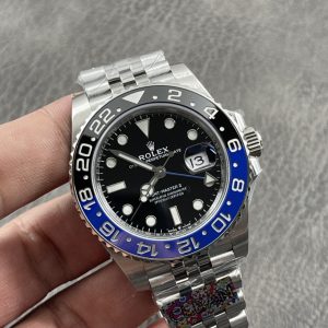 Alternative view of CLEAN Factory New Release: Inter Milan Greenwich Strongly Recommended Premium-grade replacement bezel widely favored in the market, featuring seamless color transitions with no gaps! Outer bezel engraving, hour markers filled, dial and hands deliver an intense authentic visual experience! High-transparency crystal, solid-core three-dimensional hands, polished hour markers, 904 steel construction with minimal color variation. Available with five-link or three-link bracelets!