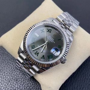 Alternative view of Young People's Favorite: Pothos