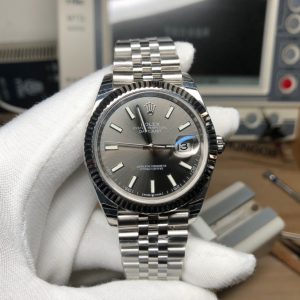 Life is but thirty thousand days— I want to buy a Rolex to keep track of time.😏